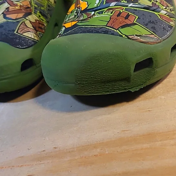 Crocs TMNT Kids Green and Yellow Clog Shoes - Picture 9 of 11
